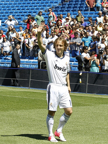 体育博弈“欧亚转换”逻辑：如何通过欧洲赔率推算出最合理的亚洲盘口让球数。（欧洲赔率如何推算最优亚洲让球盘：体育博弈的“欧亚转换”逻辑）