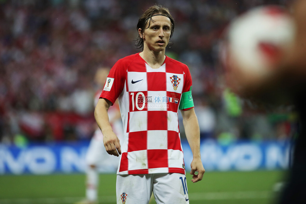 态度成谜！字母哥力挺留队又赞库里，美杨毅：别让他和库里联手